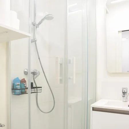Renovated 31 M Love Cocoon In 14th Apartment *